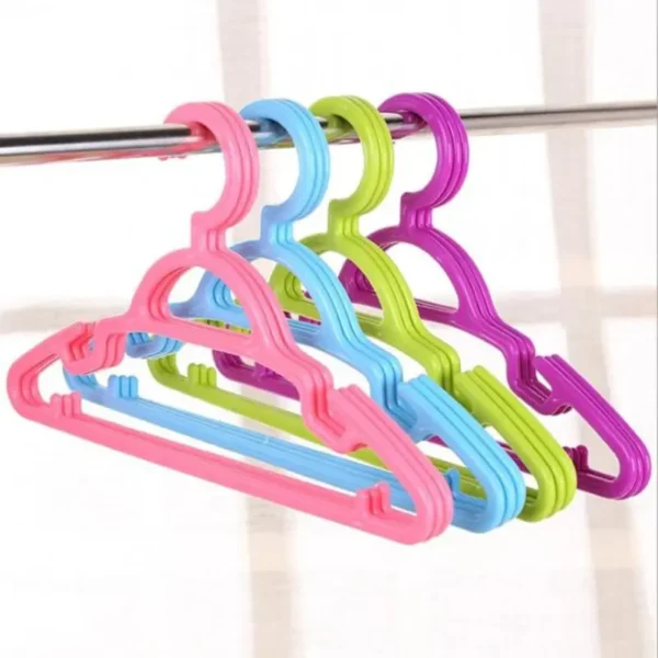 PLASTIC HANGERS PACK GOOD QUALITY